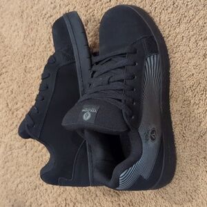 Men's 12 volcom safety/work shoes, composite toe, nwot. Skater style